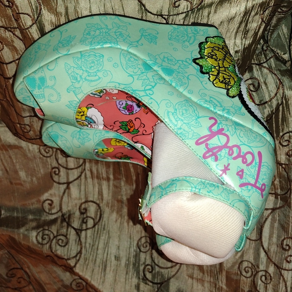 IRON FIST - WOMENS SWEET TOOTH PEEPTOE WEDGES